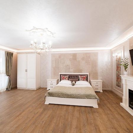 Vip Apartment On Duhnovicha Street .Free Parking. Uzhhorod Exterior photo