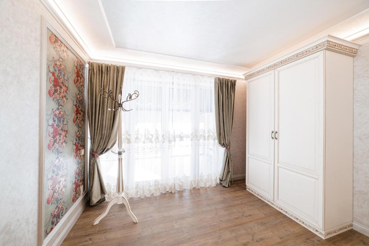 Vip Apartment On Duhnovicha Street .Free Parking. Uzhhorod Exterior photo
