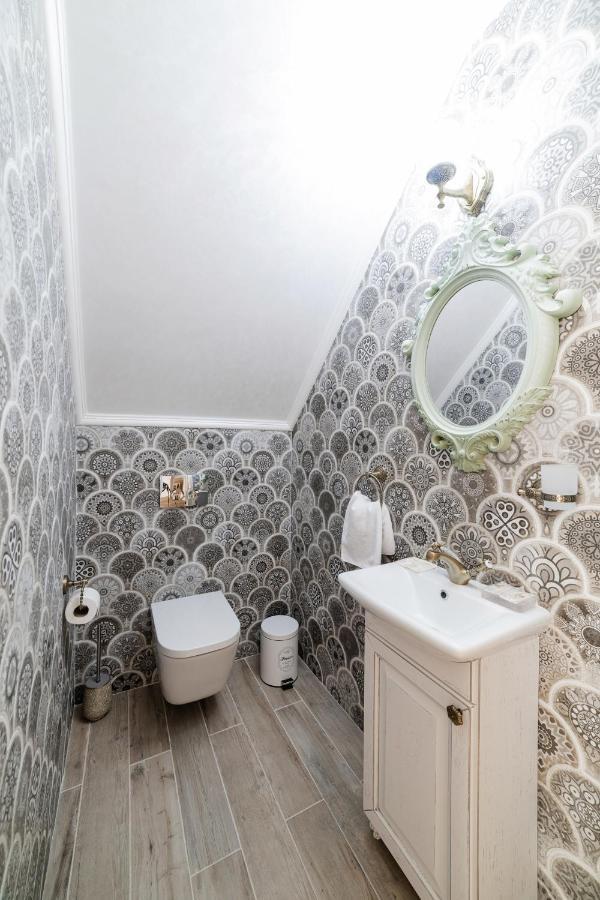 Vip Apartment On Duhnovicha Street .Free Parking. Uzhhorod Exterior photo